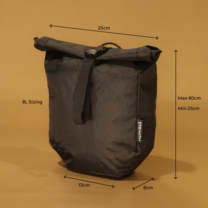 Side and front view of 8L pannier with dimensions: 25cm wide, 13cm wide at base, 8cm side depth, height ranging from 25cm minimum to 40cm maximum