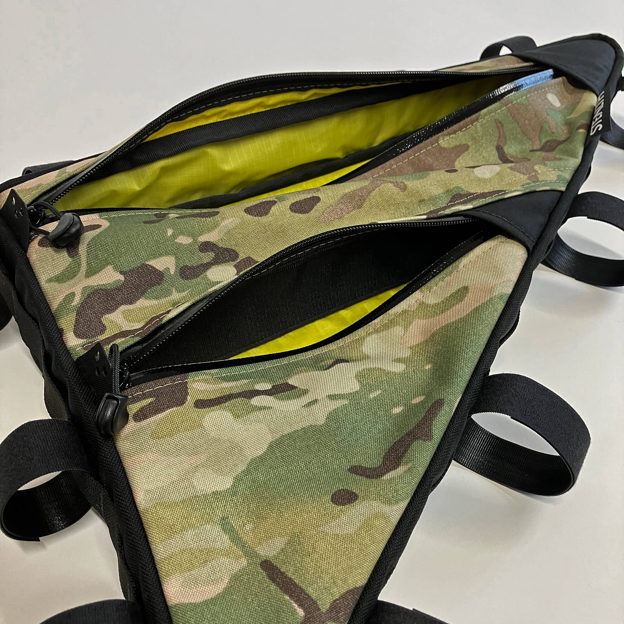 frame bag with two zips