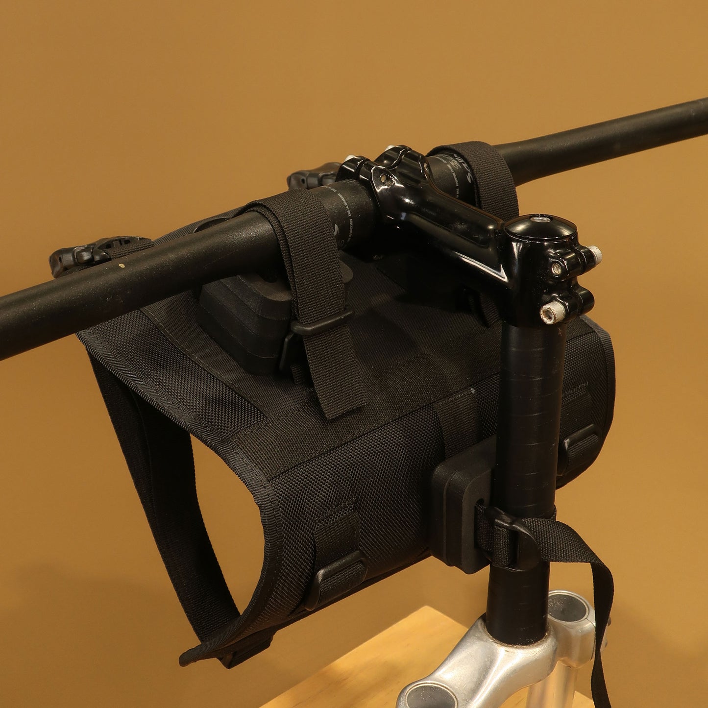 Handlebar harness empty showing back strap system mounted on bike bars made by Stealth Wellington NZ