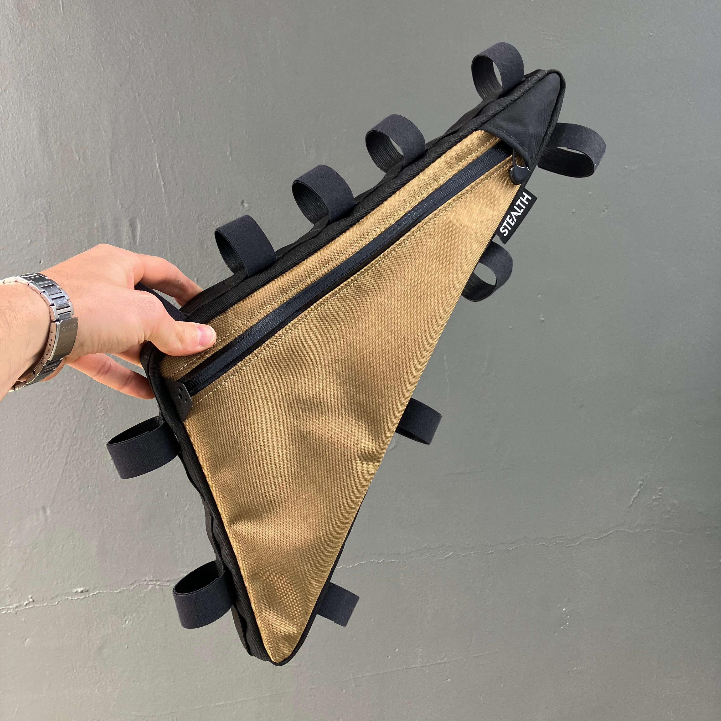 Coyote single zip frame bag