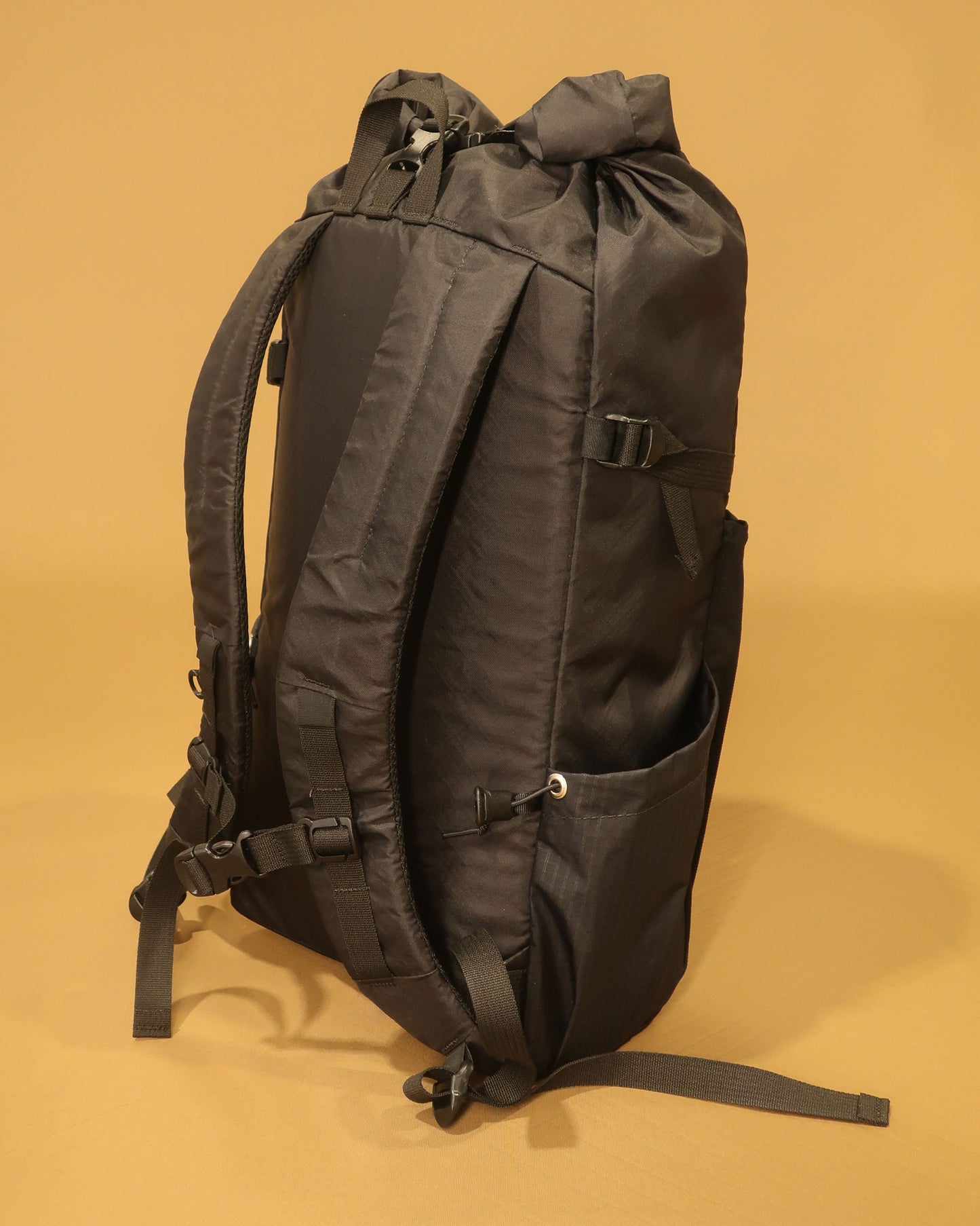 Rata 25 commuter backpack back panel showing padded shoulder straps and hip belt attachments made by Stealth Wellington NZ