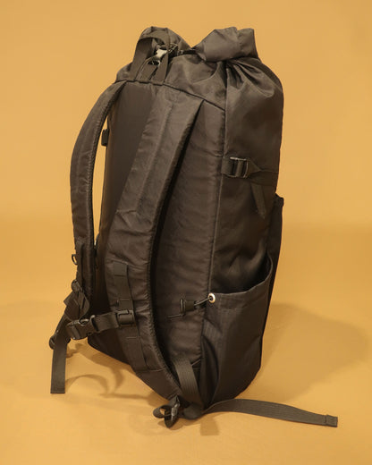 Rata 25 commuter backpack back panel showing padded shoulder straps and hip belt attachments made by Stealth Wellington NZ
