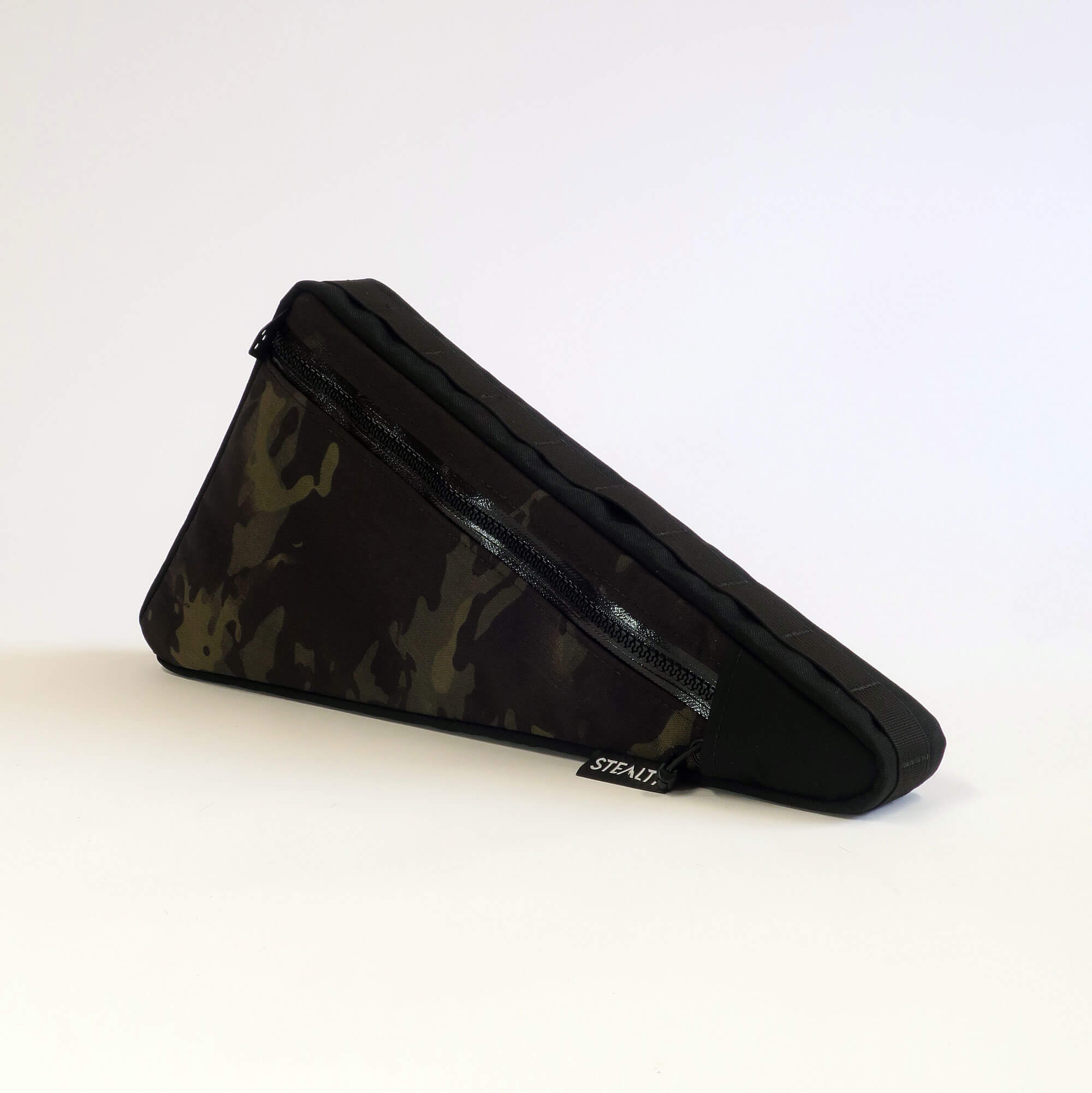 Custom single zip multicam black frame bag