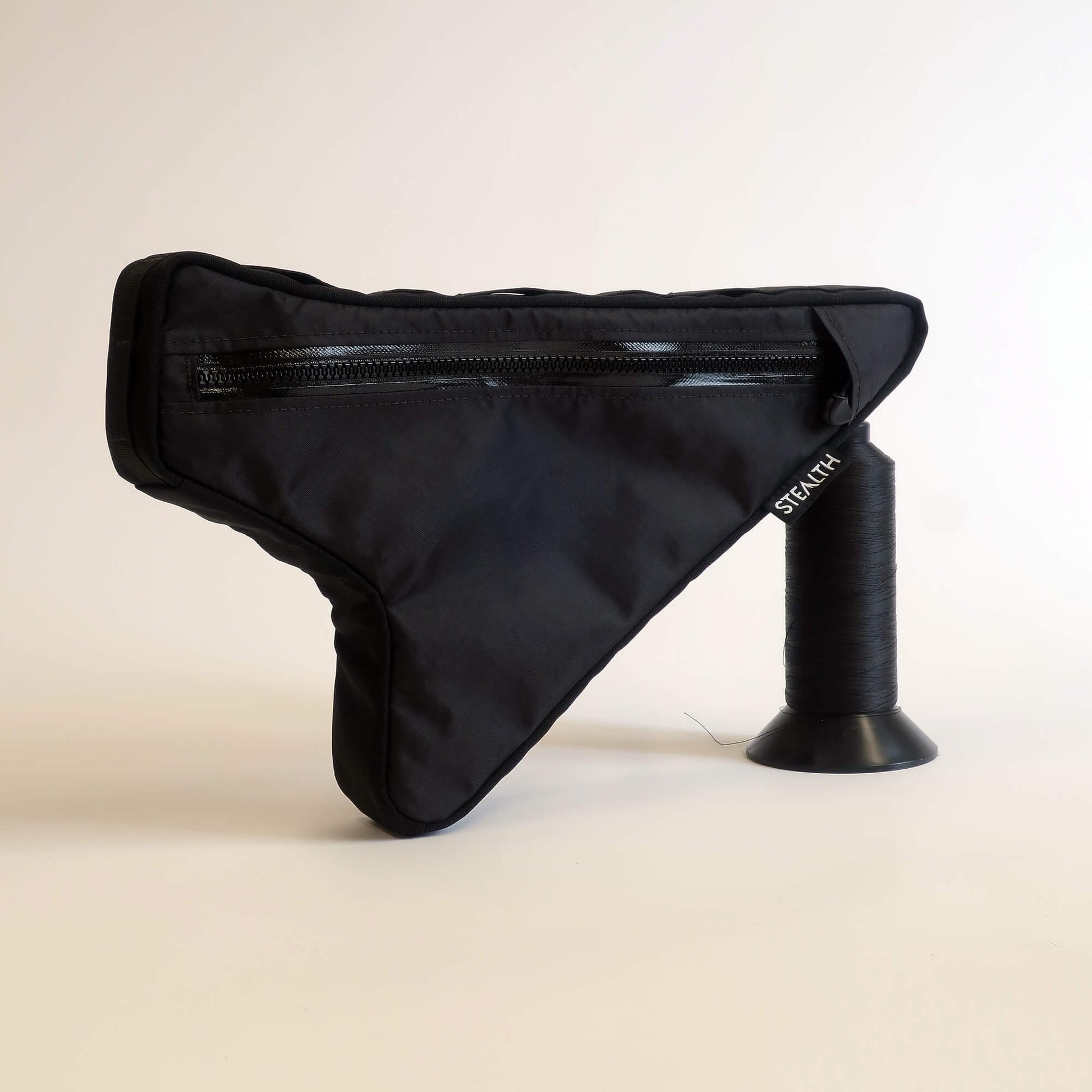 Single zip custom full suspension frame bag