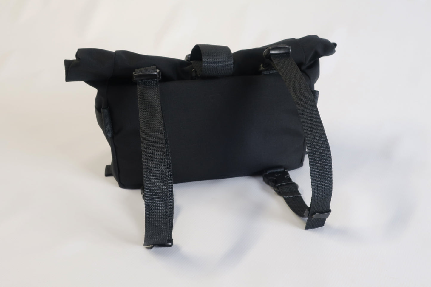 Roll top front loader handlebar bag straps